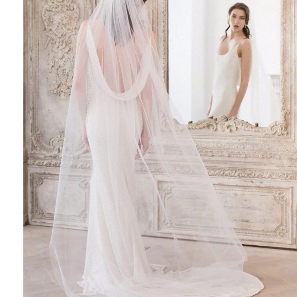 elegant chapel length 2 Layer wedding veil w/comb - Picture 4 of 8